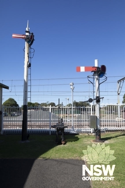 Thirroul Railway Station - signals south of Railway Institute Building (west of Platform 1)