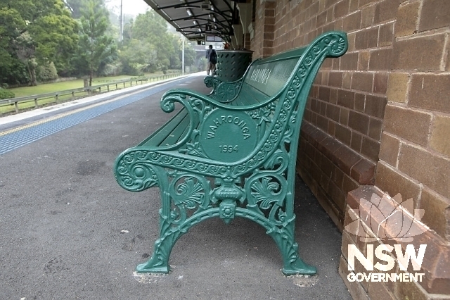 Wahroonga Railway Station Group - Wahroonga 1994 decorative seat.