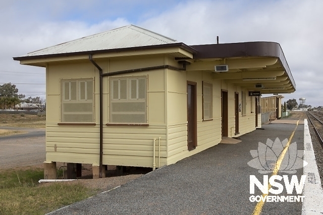 Menindee Railway Station - Platform building with curved roof