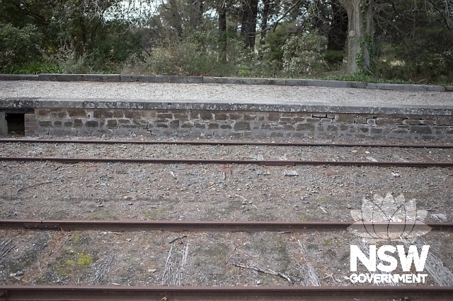 Colo Vale Railway Station - Trackside Stone platform (1883)