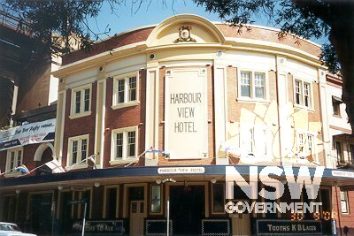 Hotels of the village: Harbour View Hotel, cnr. Lower Fort and Cumberland streets, Dawes Point