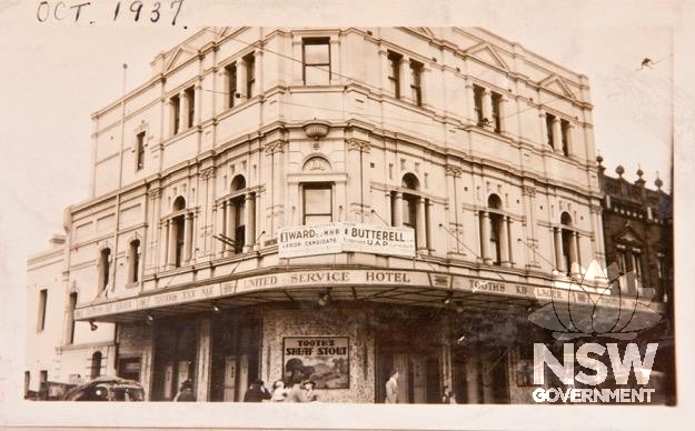 United Service Hotel, 1937. The third storey has been added and the post-supported awning replaced.