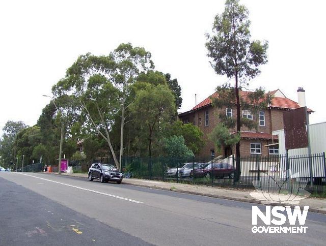 Greenacre Public School viewed from Waterloo Road, looking towards the southern end of the 1928 building.