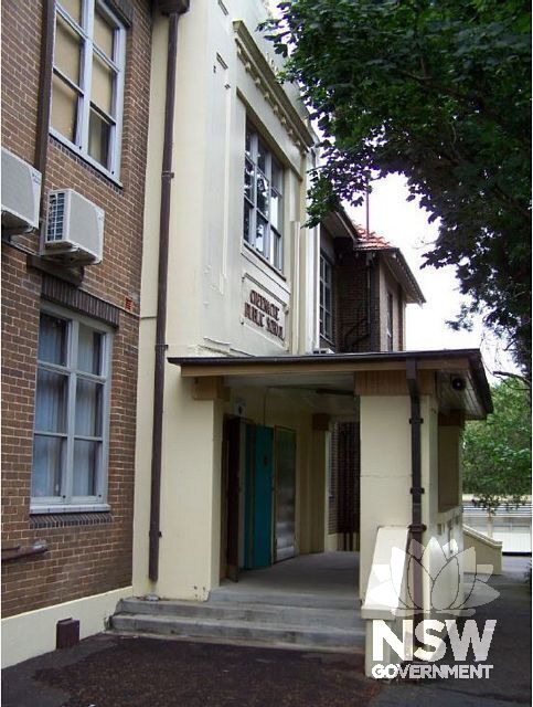 Main entrance and porch on the western side of the 1928 building.