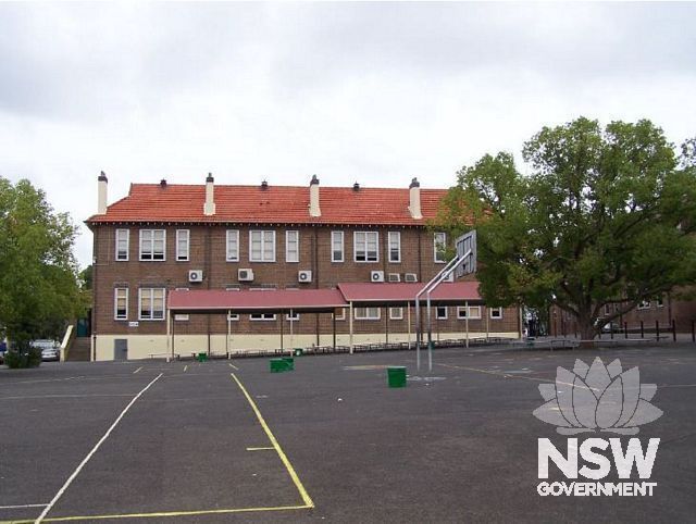 Rear (eastern) side of the 1928 building.