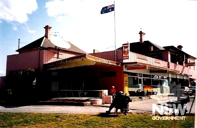 Oriental Hotel in 1992 with 1960s addition