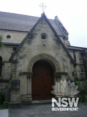 Side entry  off  Glebe Point Road