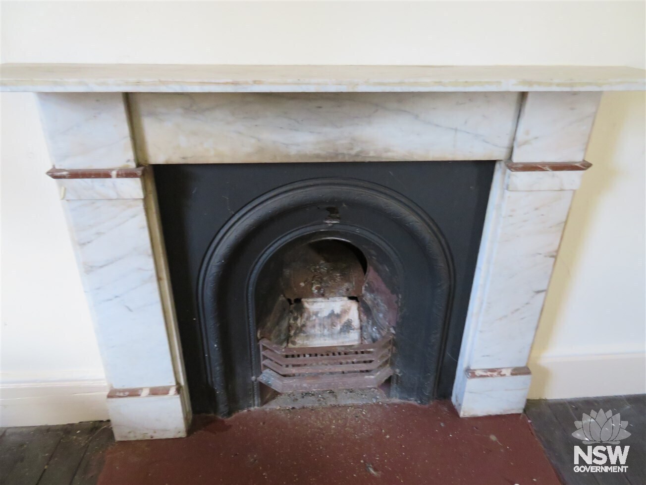 Original marble fireplace with cast iron hearth and grate - Arts & Crafts Shop, Berrima Correctional Centre, 2017