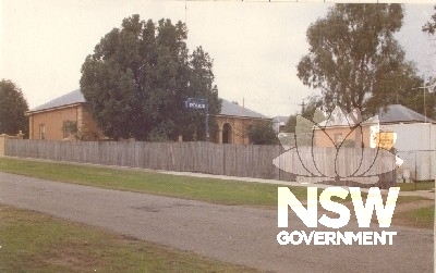 Morpeth Official Residence, former barracks building, 1985, view from George Street