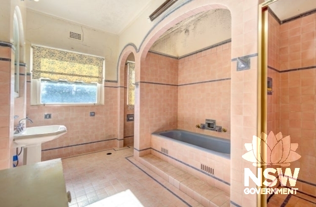 Original Art Deco bathroom