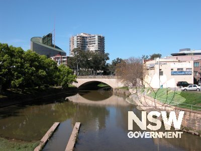 Lennox Bridge, Church Street, Parramatta. Photo taken looking east; showing west side of bridge and Parramatta River.