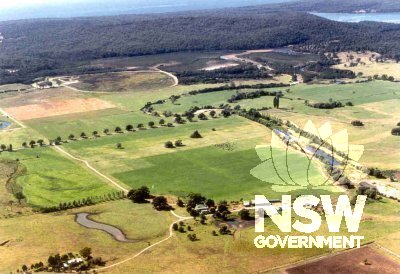 Aerial photograph showing Oaklands in the  foreground, 1998