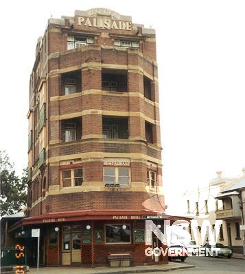 Hotels of the village: the Palisade Hotel, Bettington Street, on Old Millers Point.