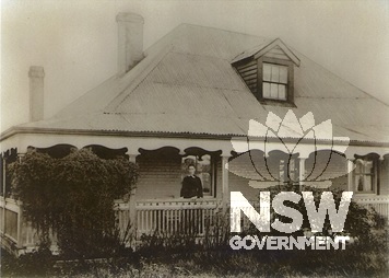 The house c.1900, showing recently completed alterations and additions.  The lady proudly standing on the verandah is Mrs Alice Little.