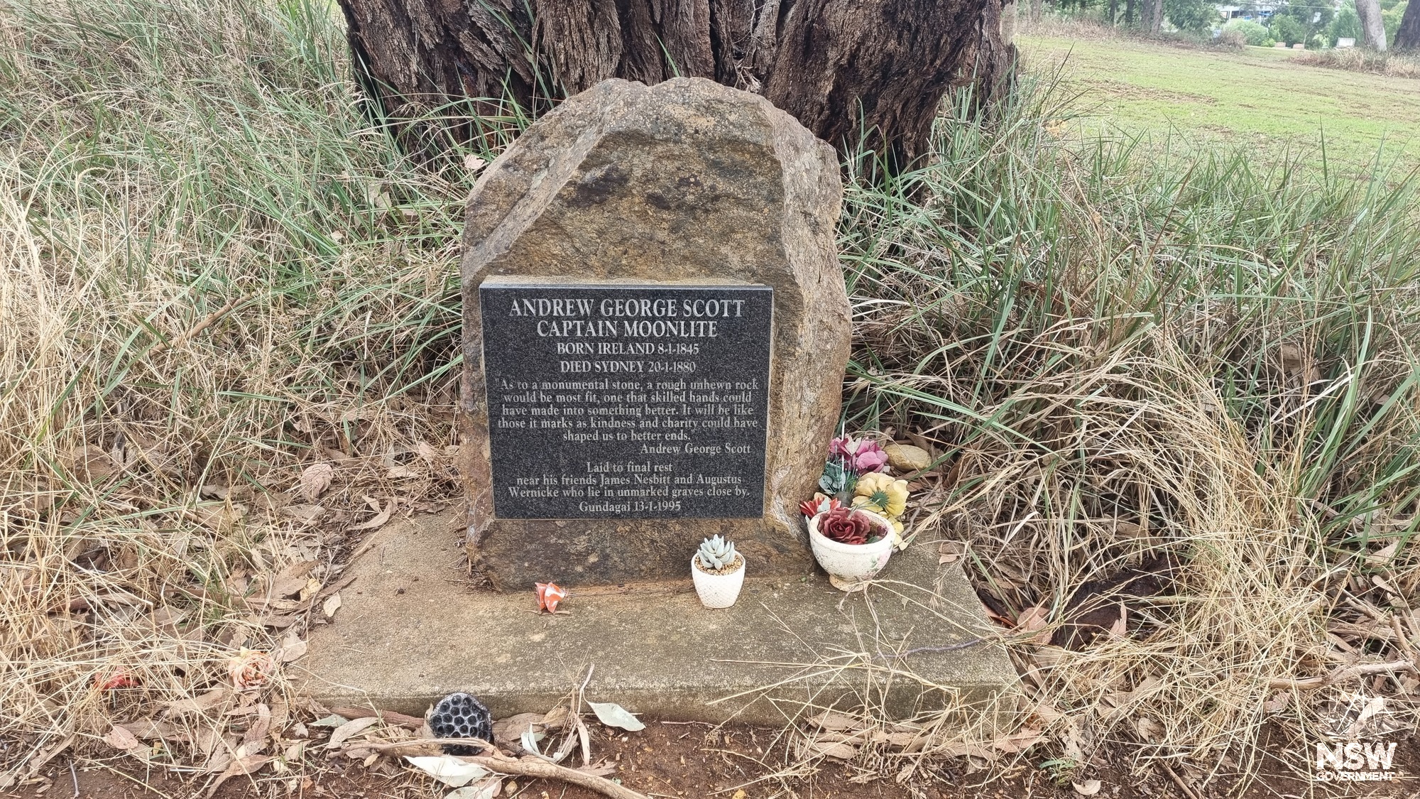Captain Moonlite's Grave - Detailed View