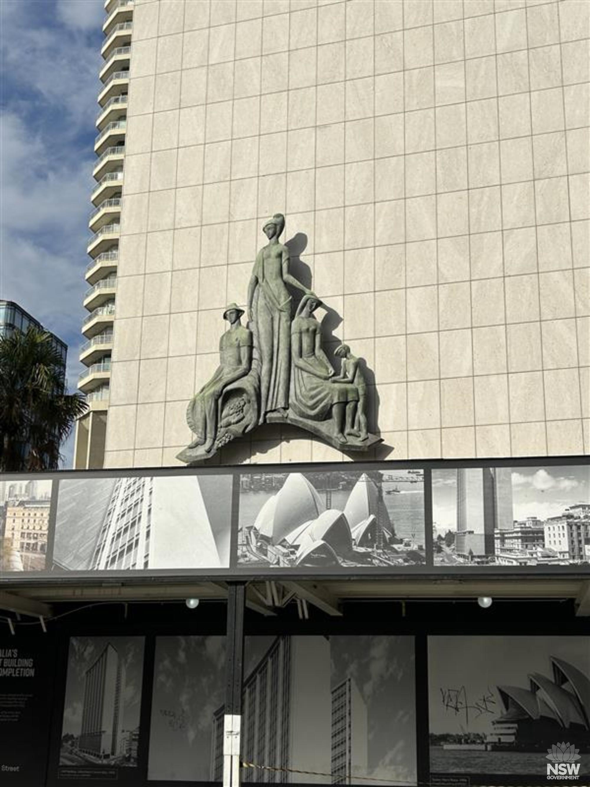 'Amicus Certus' sculpture by Tom Bass