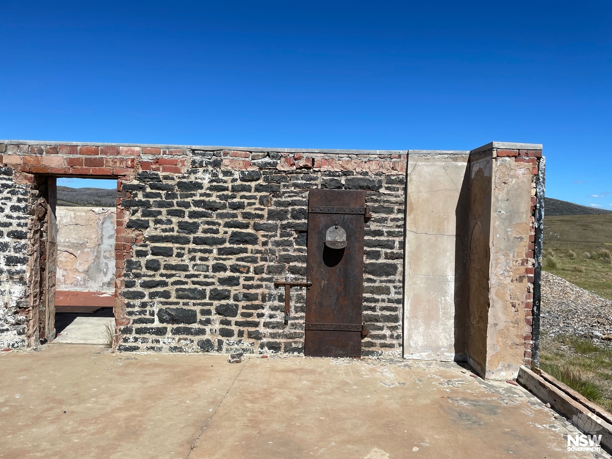 Courthouse cellblock - extant cell door (post-reconstruction)