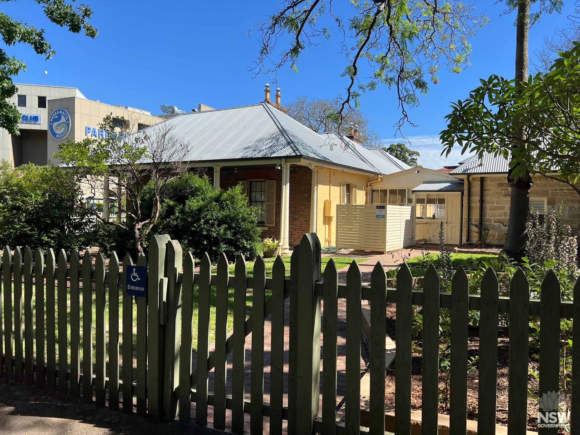 Roseneath Cottage, viewed from Ross Street.